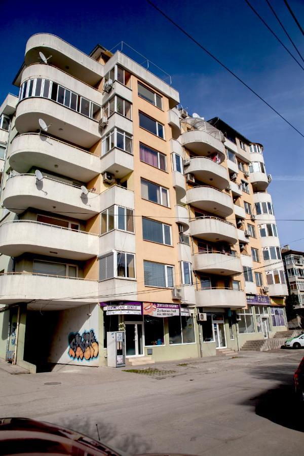 Stadium Apartments Veliko Tŭrnovo Eksteriør bilde
