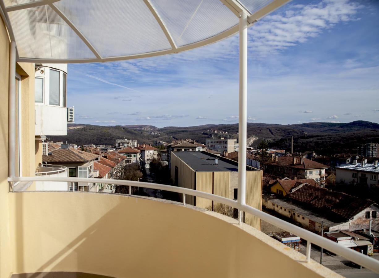 Stadium Apartments Veliko Tŭrnovo Eksteriør bilde